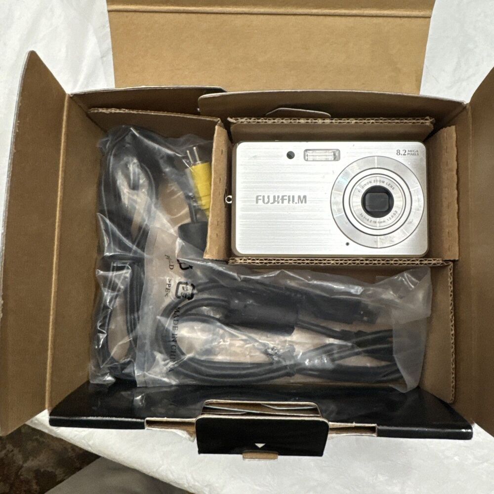 Fujifilm FinePix J150w Silver Digital Camera w/ Batteries and Charger- USED Once - Picture 4 of 5